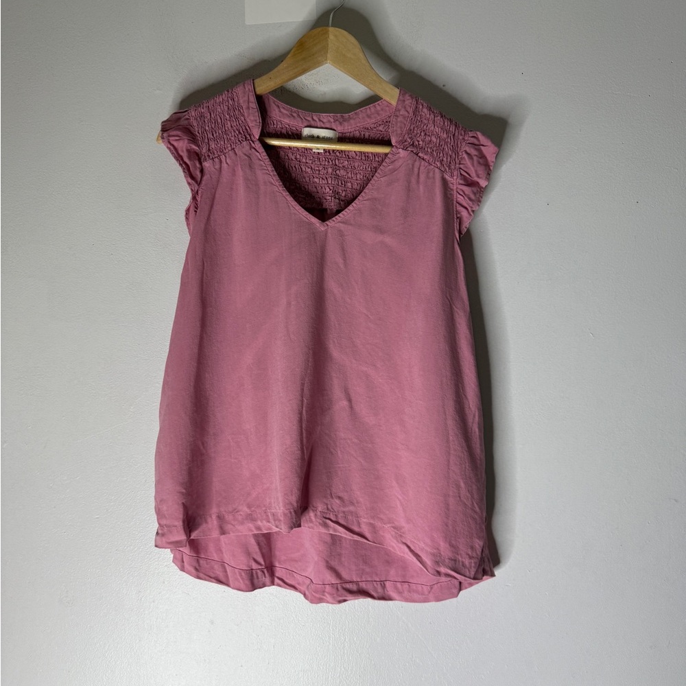 Cloth & Stone Pink Flutter Sleeve‎ Smocked Top Size Medium